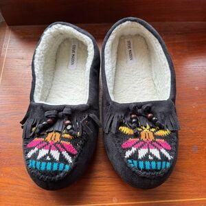 Steve Madden Black Slippers with Multicolor Embroidery XL 11-12